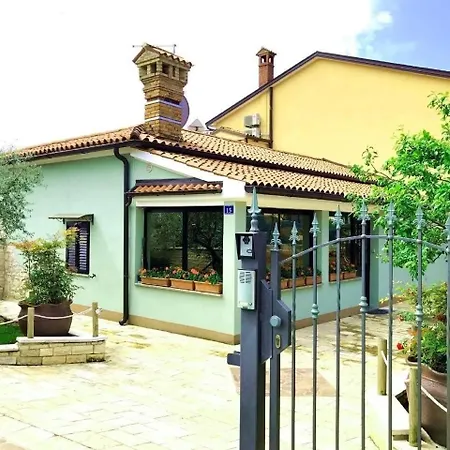 Apartment In Mit Privatem Grill Umag